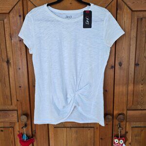 Fun light summer top by DH3, NWT 100% cotton